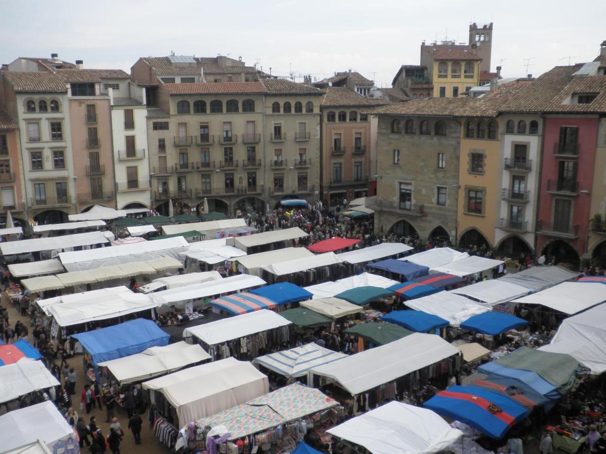 Apartaments Vicus 2 Con Vistas A La Plaza Mayor De Vic Exteriör bild