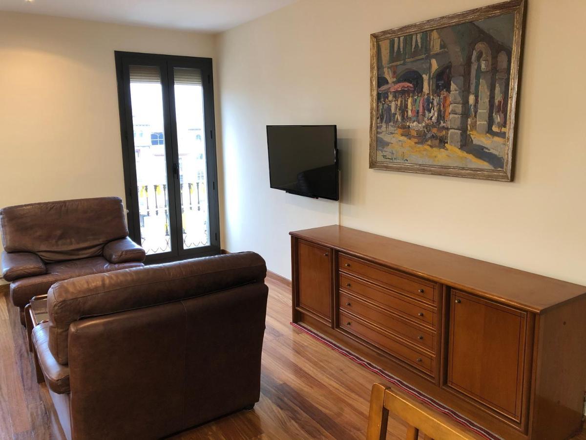 Apartaments Vicus 2 Con Vistas A La Plaza Mayor De Vic Exteriör bild