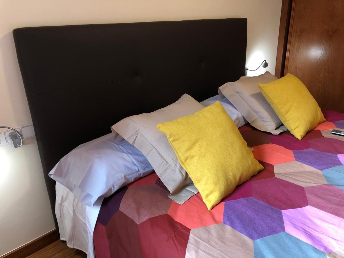 Apartaments Vicus 2 Con Vistas A La Plaza Mayor De Vic Exteriör bild