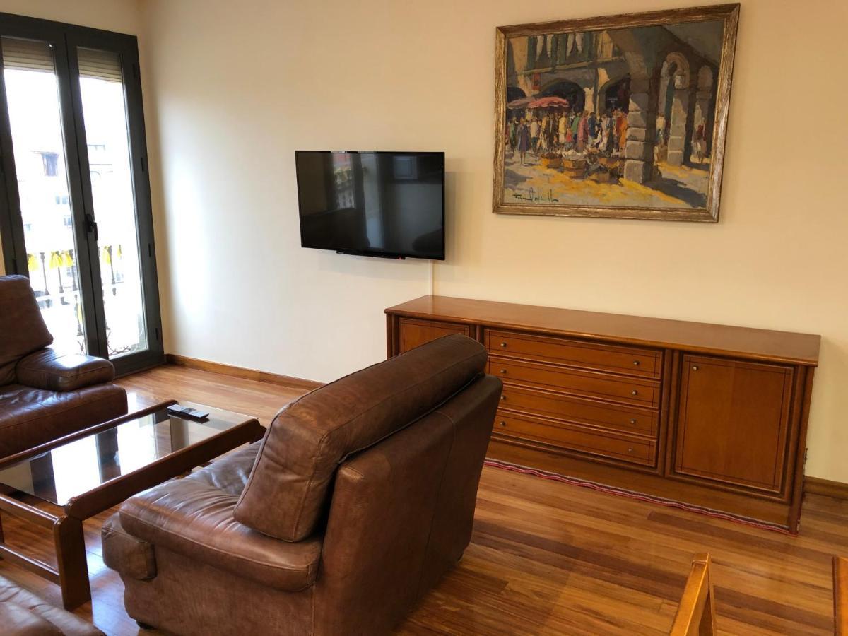 Apartaments Vicus 2 Con Vistas A La Plaza Mayor De Vic Exteriör bild