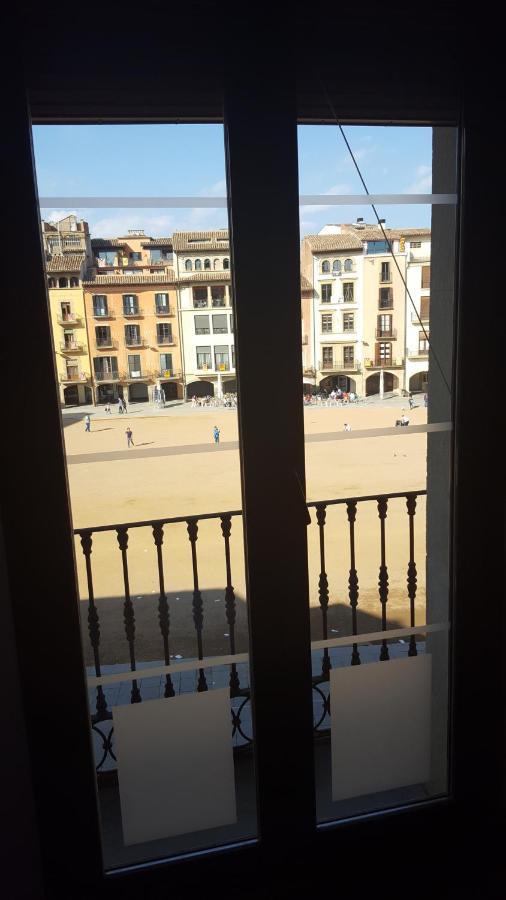 Apartaments Vicus 2 Con Vistas A La Plaza Mayor De Vic Exteriör bild